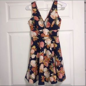 NEW! Floral Print Mini Summer Dress ✨ Size M